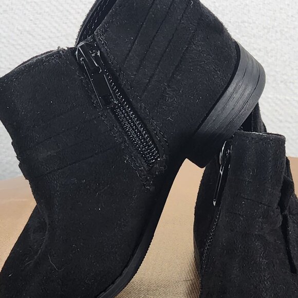 Unr8ed Black Faux Suede Side Bow and Side Zip Small Heel Reece Booties Kid Sz 8M - Picture 2 of 16